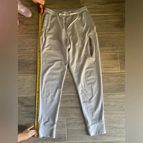 Gray Jogger Pants with Zipper Pocket men’s size medium Vuori - Picture 2 of 3